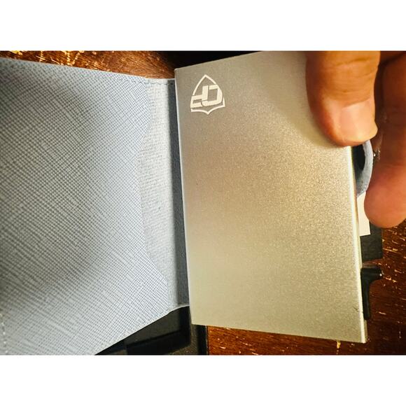 CONCEAL PLUS Card Blocr Small Powder Blue RFID Wallet Slim Compact Wallet - Picture 8 of 11